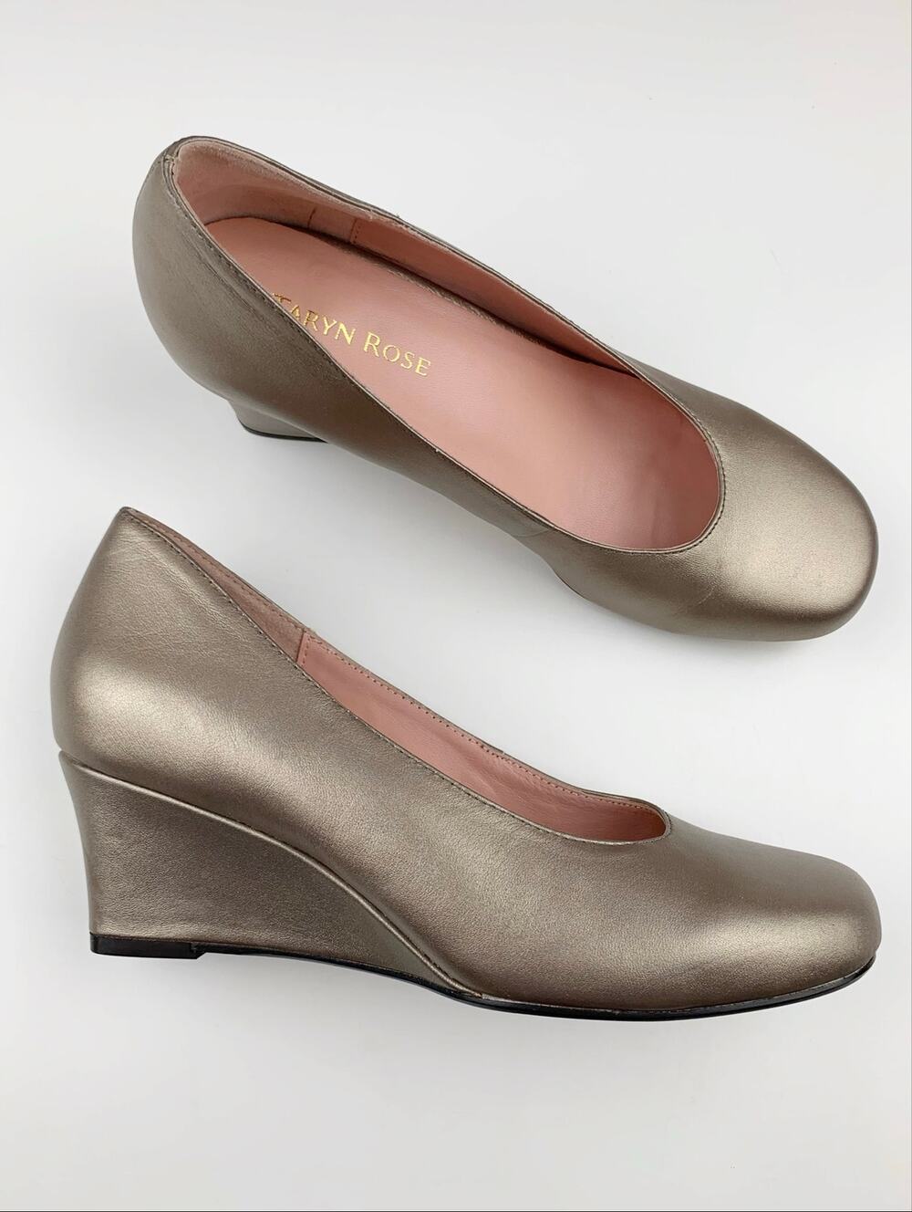 Taryn Rose Taijo Wedge Heel Pumps Metallic Gold Leather Comfort Shoe Women's 7.5